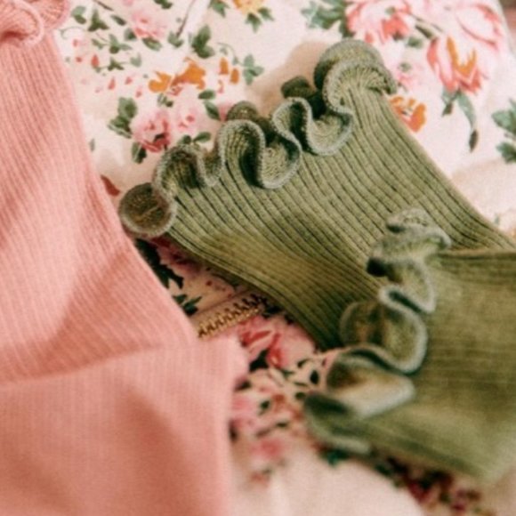 NWOT Sezane khaki ruffle socks - Picture 2 of 3